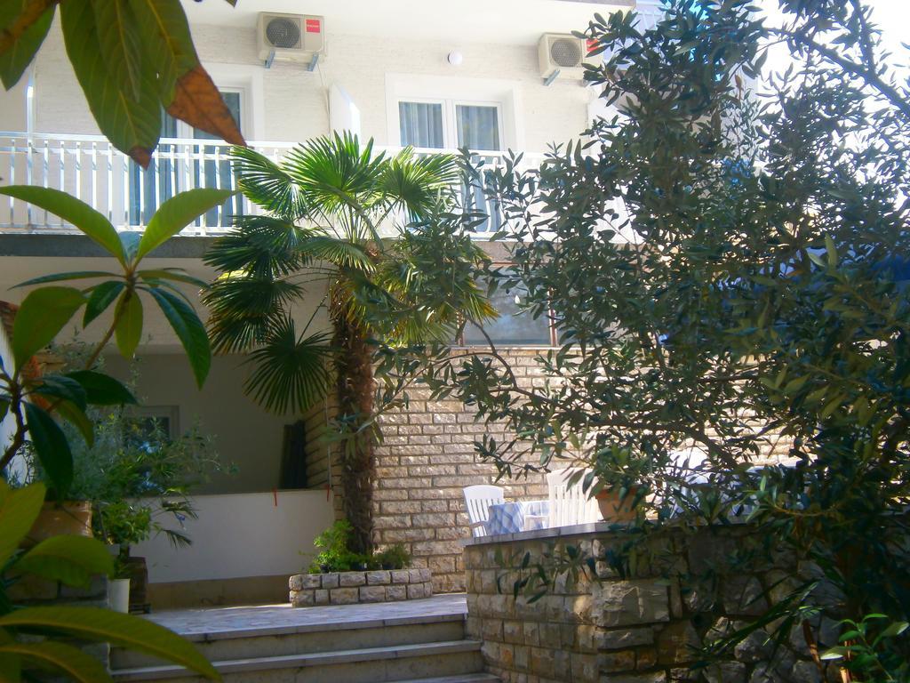 Hotel Bed & Breakfast Pansion Rade à Pirovac Extérieur photo
