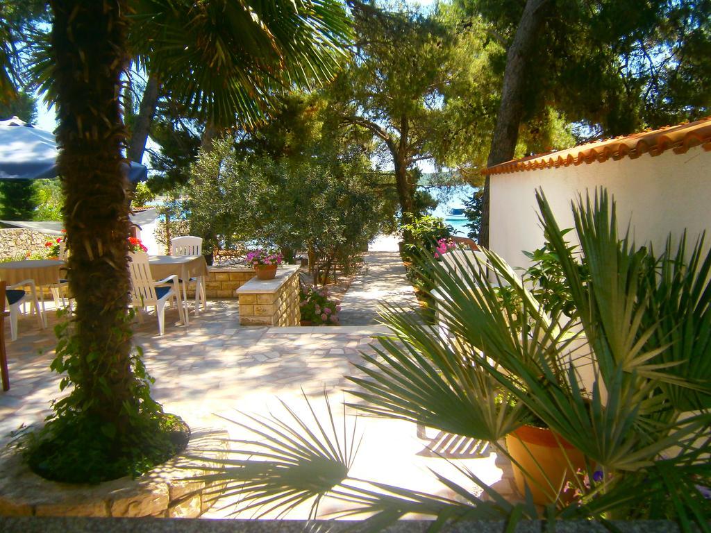 Hotel Bed & Breakfast Pansion Rade à Pirovac Extérieur photo